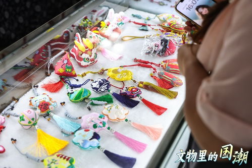 文物里的国潮 传统与现代交融 非遗香包与国潮文创展现文化新风貌
